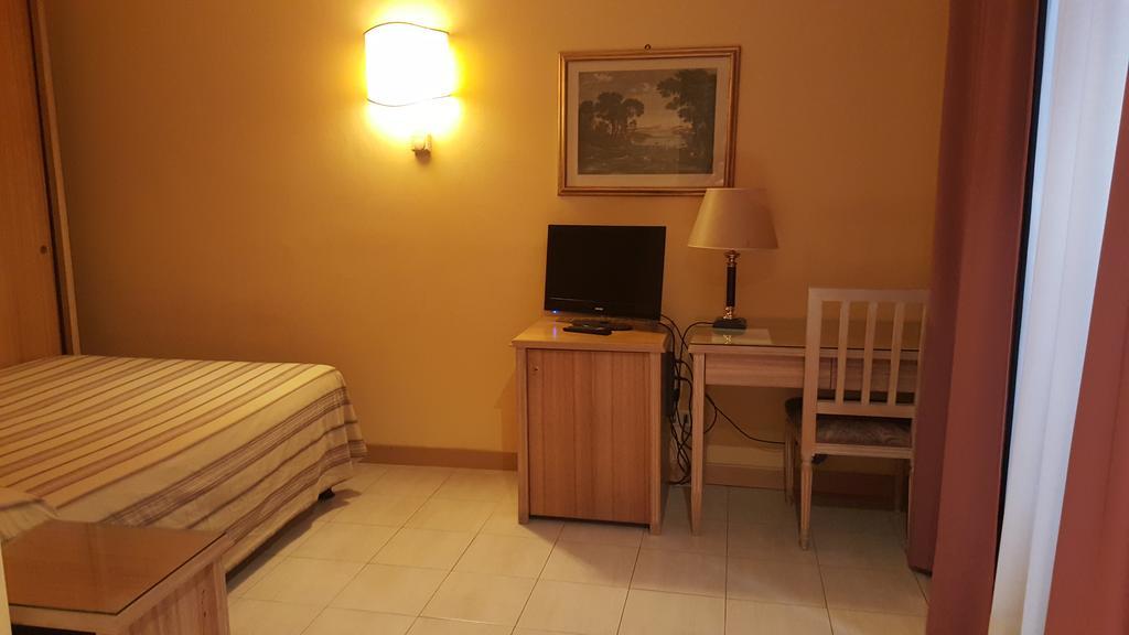 Hotel Ascot Binasco Luaran gambar