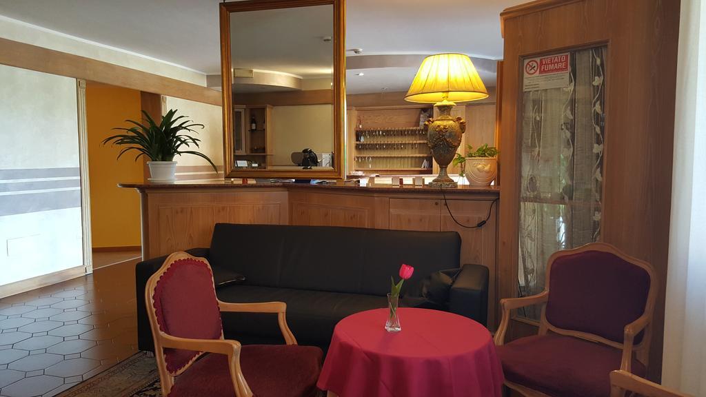 Hotel Ascot Binasco Luaran gambar