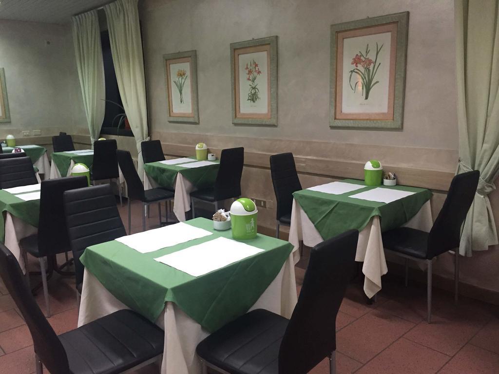 Hotel Ascot Binasco Luaran gambar